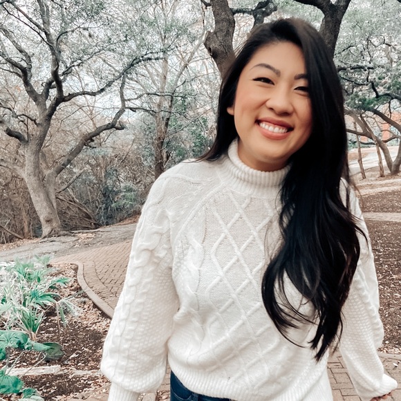 Abercrombie White Sweater | Size M - Picture 2 of 2